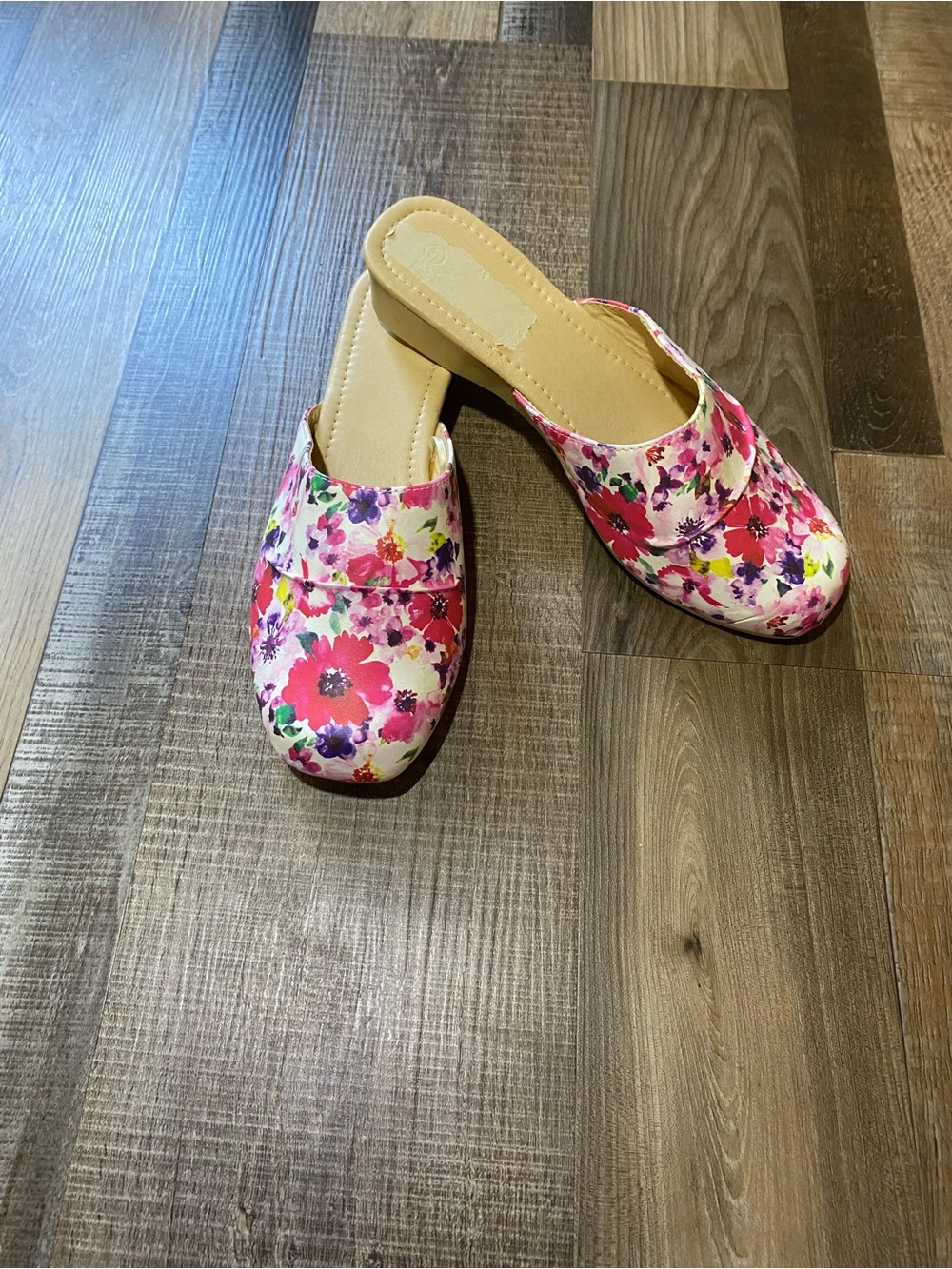 Source Unknown Pink Floral Slip-On Mules